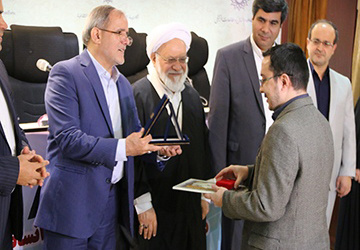 سخنرانی دکتر قبادی در مراسم اختتامیه نخستین جشنواره ملی قدردانی از رساله ها و پایان نامه های برتر علوم انسانی به همراه گزارش تصویری