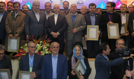تجلیل از دکتر پورنامداریان به عنوان پژوهشگر برگزیده کشوری در بیستمین نمایشگاه پژوهش و فناوری (فن بازار)