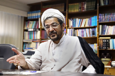 انقلاب اسلامی چالشی تمدنی است/ انقلاب درمواجهه با موانع قویتر شد