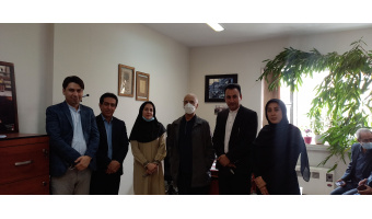 عیادت اعضای هیات علمی پژوهشکده مطالعات فرهنگی و ارتباطات از  دکتر هادی خانیکی