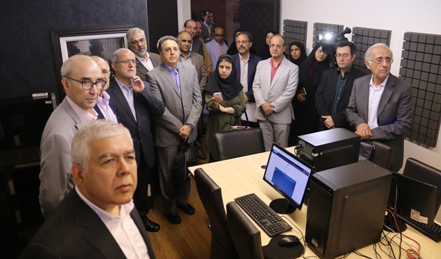 آزمایشگاه زبان‌شناسی