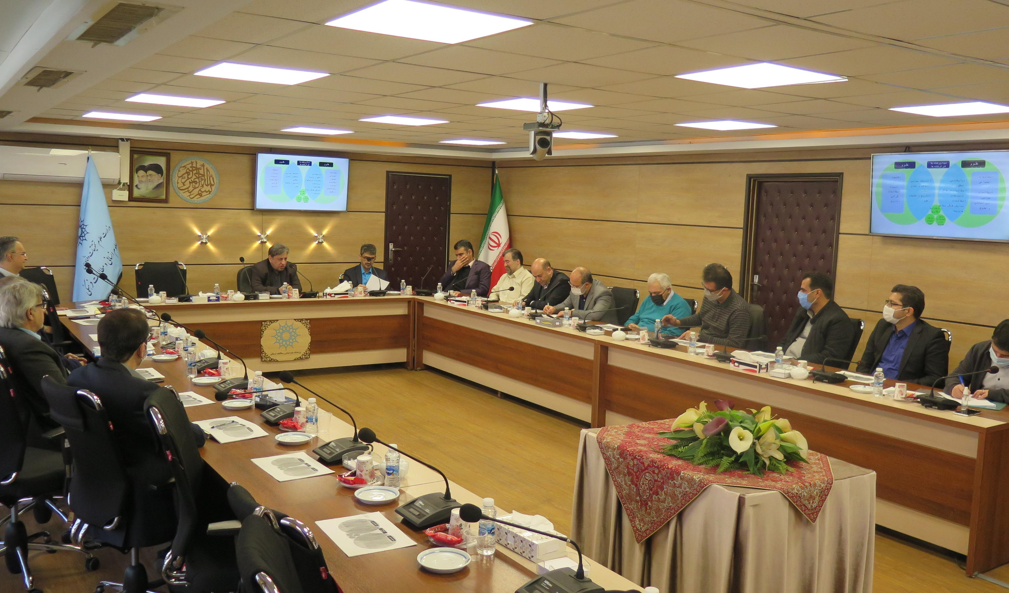 ملاک سنجش فعالیت‌ها، عمیق یا سطحی بودن در مواجهه با مسائل و بررسی آنهاست، نه تعلق به حزب یا جناح سیاسی