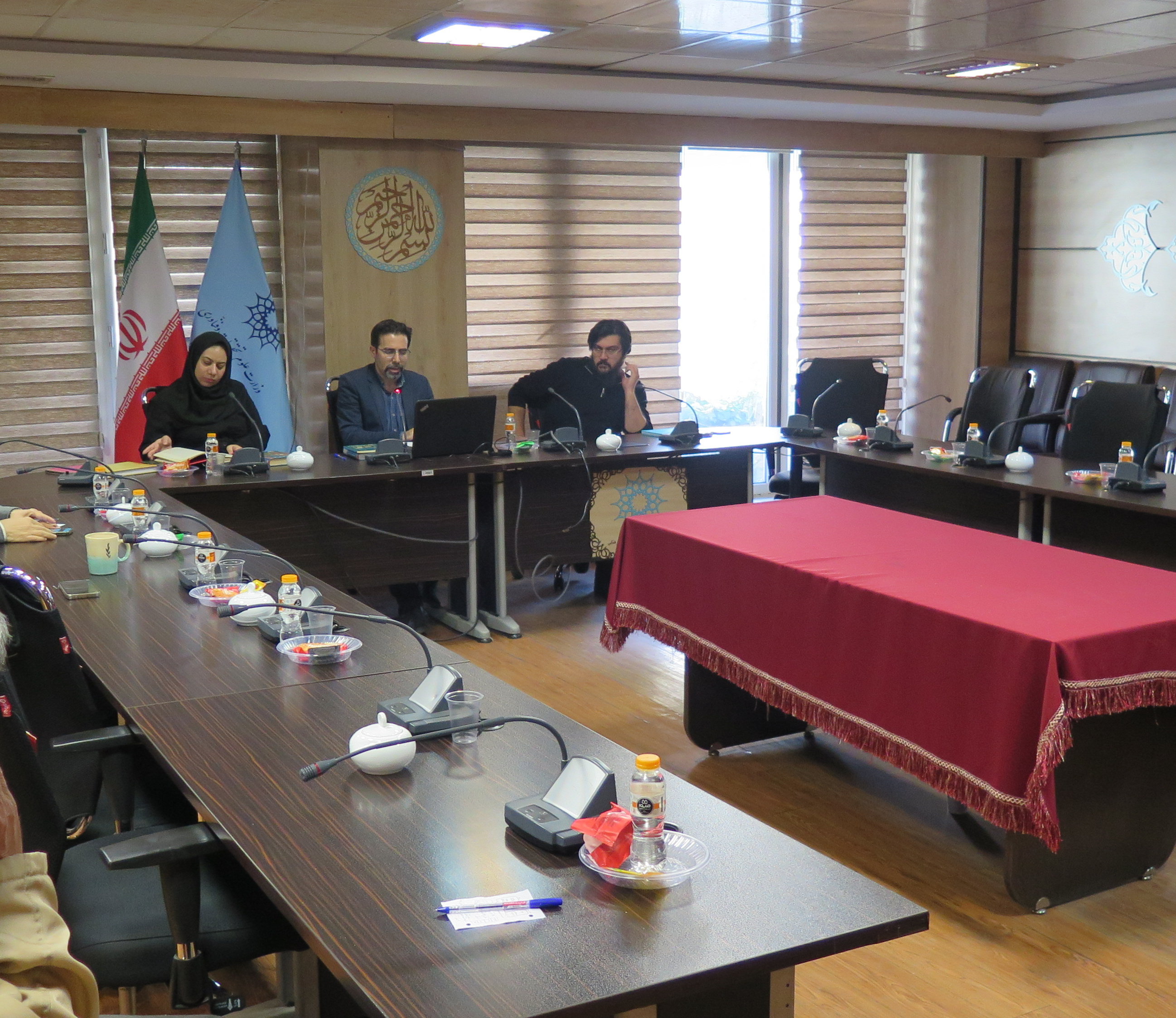 گزارش نشست «جهان هزارافسان ایرانی»