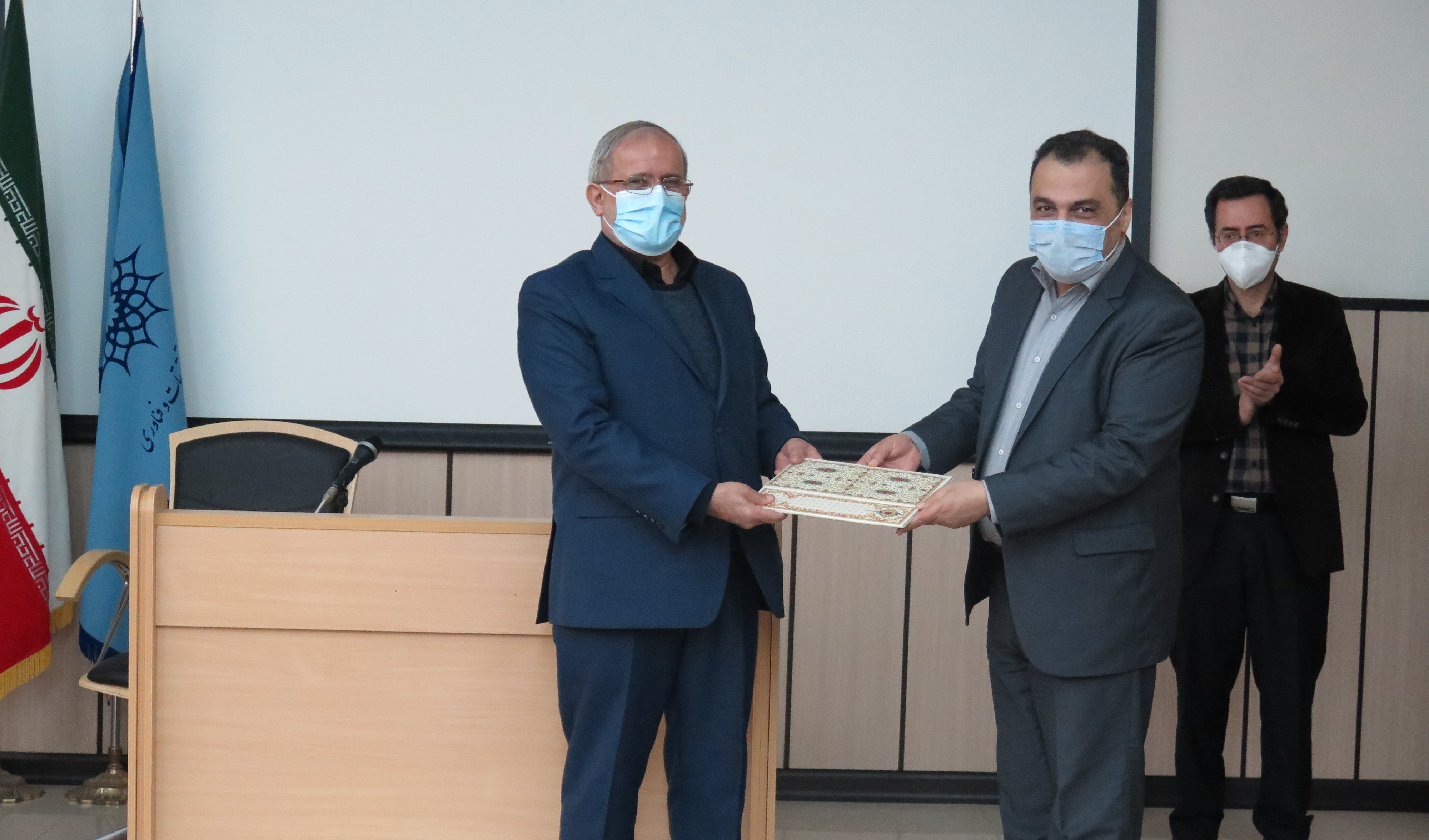 دکتر قبادی: فضایل اخلاقی، تهذیب، تزکیه، تسلط بر چندین شاخه از دانش، وفاداری و صداقت؛ یکجا در وجود دکتر پاکتچی جای گرفته است