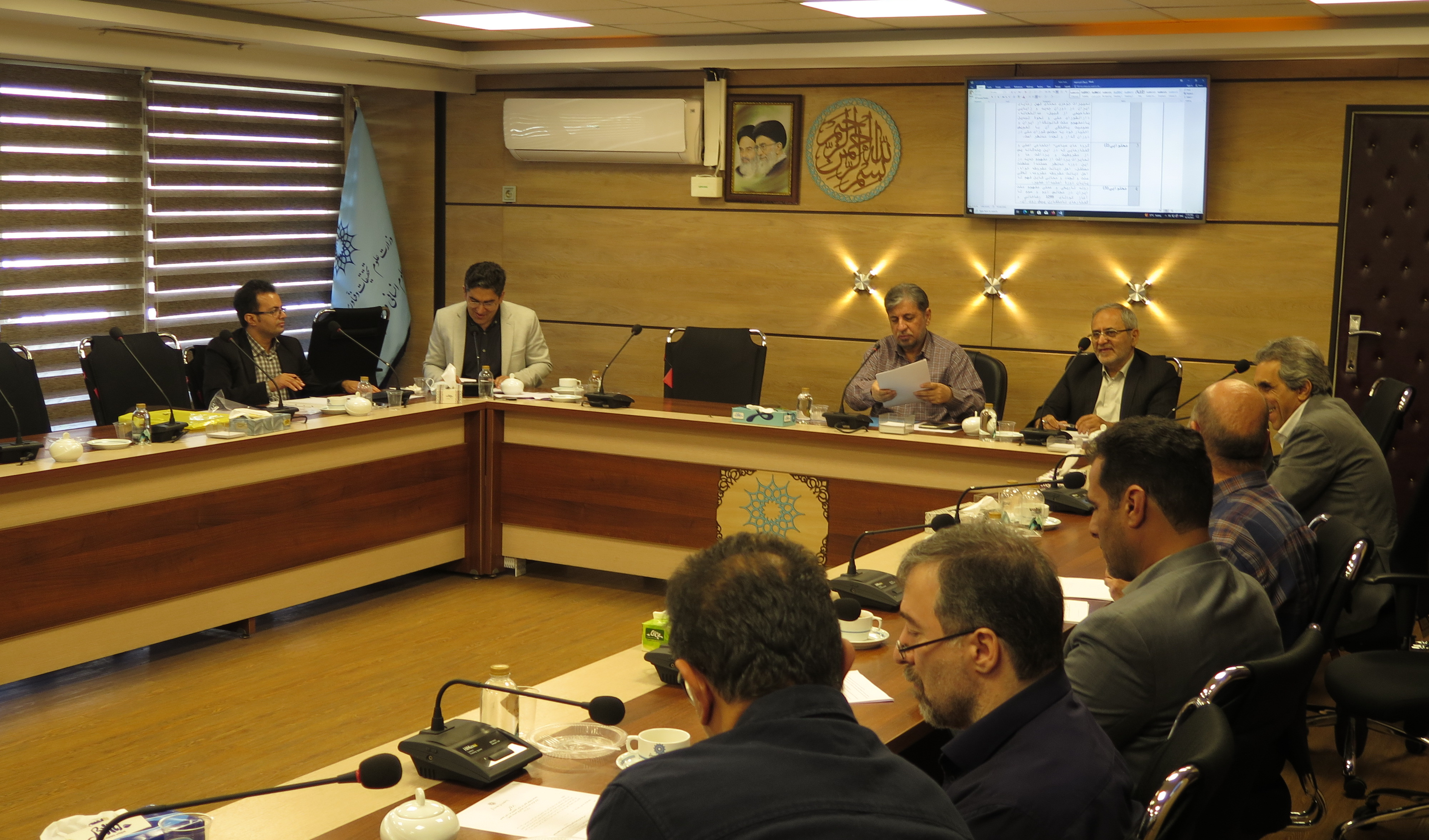 تصمیم‌گیری در خصوص بخشنامه گواهی زبان خارجی برای دانشجویان دکتری