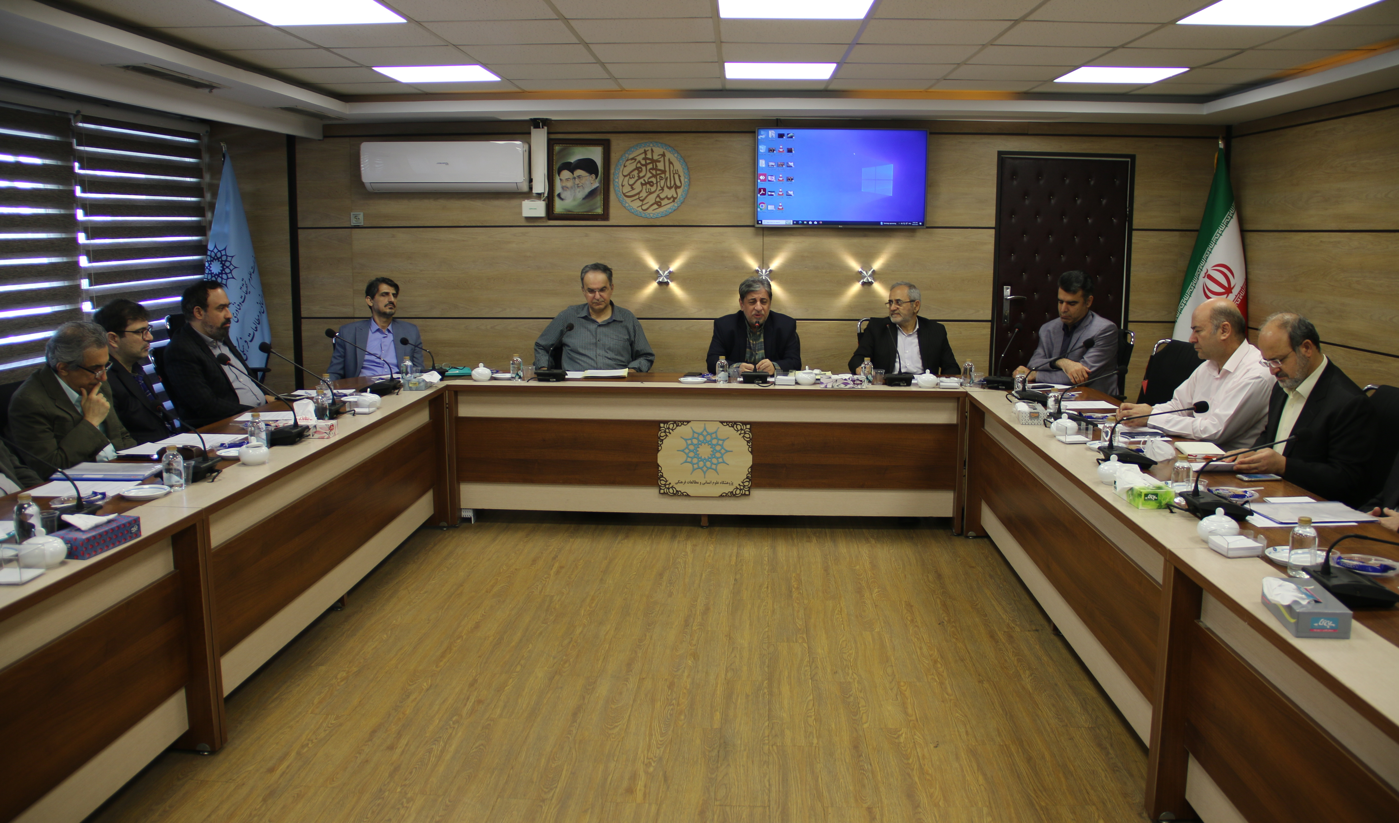 بحث و تبادل نظر درباره ابعاد مختلف تدوین برنامه راهبردی پژوهشگاه