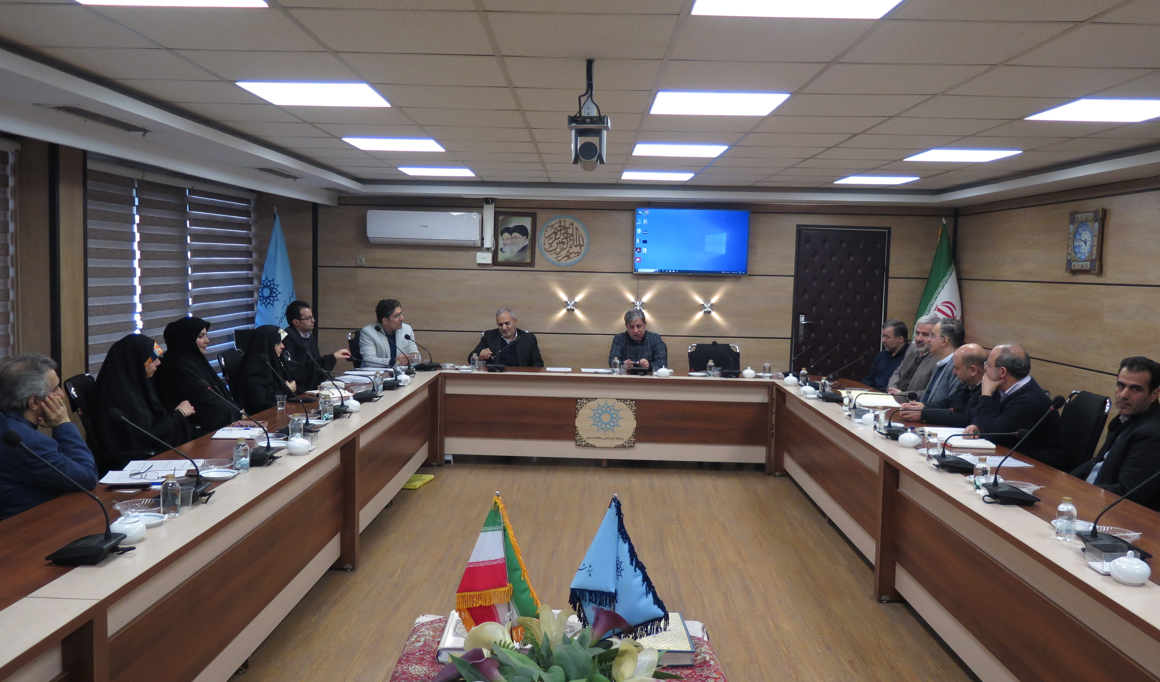 بررسی درخواست‌ها و طرح‌نامه‌های فرصت پژوهشی پسادکتری