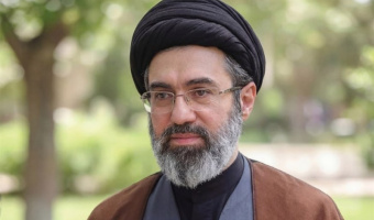 آیت‌الله خامنه‌ای: مسئولیت امروز دانش‌آموزان و دانشجویان، زدودن پرده‌های جهل و تاریکی است