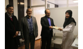 تقدیر دکتر قبادی از زحمات پرستار پژوهشگاه 