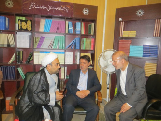 بازدید رئیس پژوهشگاه فرهنگ، هنر و ارتباطات از غرفه پژوهشگاه در نمایشگاه بین‌المللی کتاب تهران